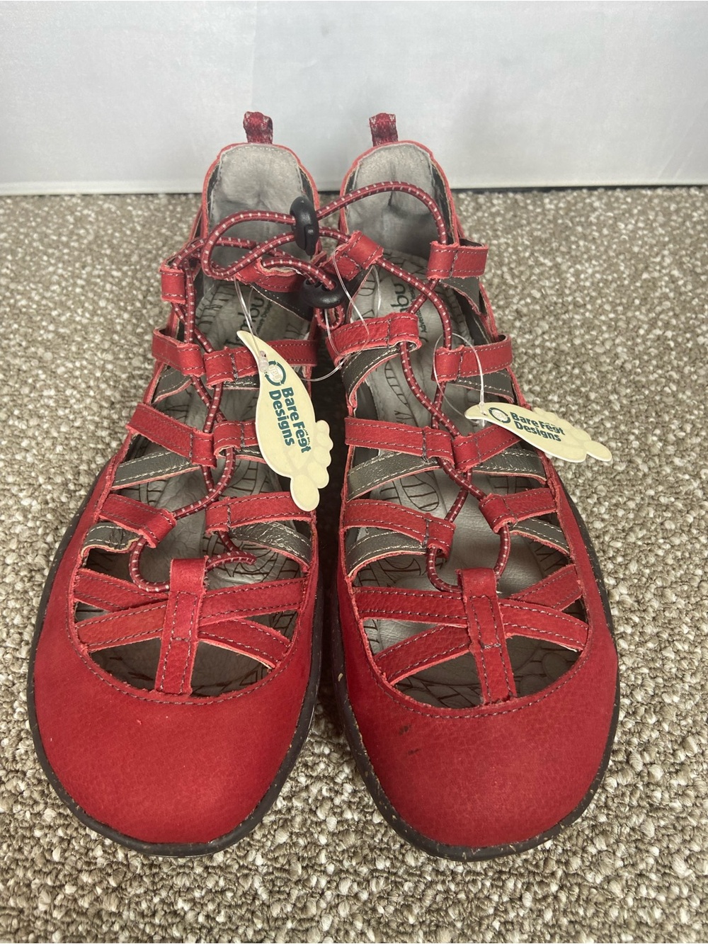 Jambu Women's Adventure Design Red Closed-Toe Strappy Flats. NWT Size 8.5 .